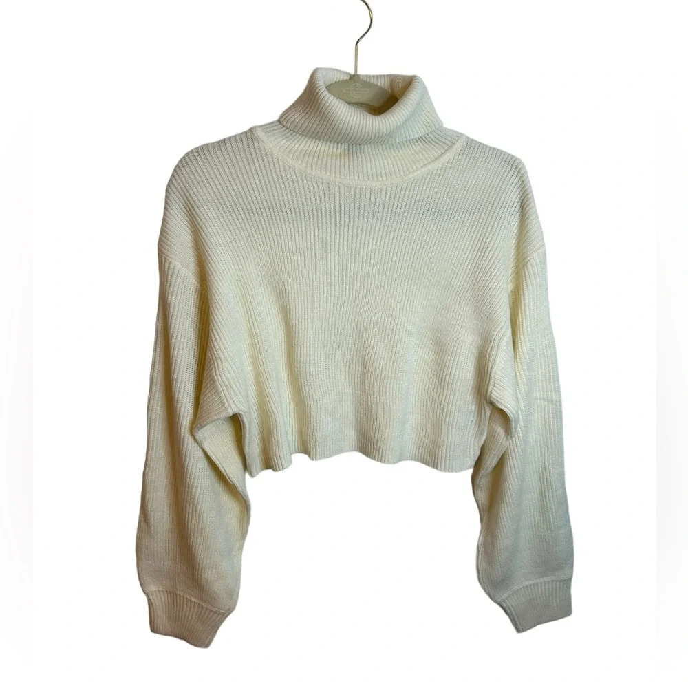 H&M DIVIDED CROPPED CREAM TURTLENECK SWEATER